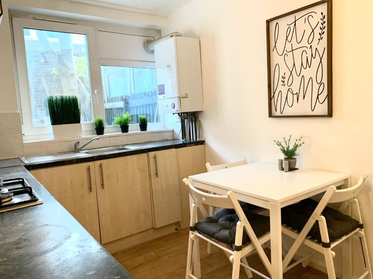 Private Bedrooms In A Flat! Home Away From Home! Shared Bathroom London Eksteriør billede
