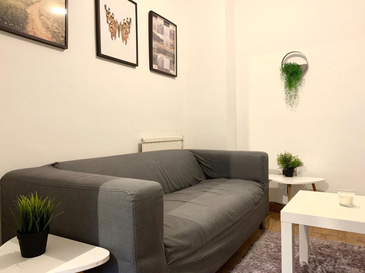 Private Bedrooms In A Flat! Home Away From Home! Shared Bathroom London Eksteriør billede