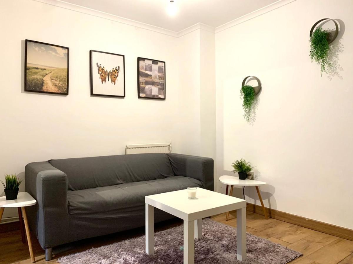 Private Bedrooms In A Flat! Home Away From Home! Shared Bathroom London Eksteriør billede